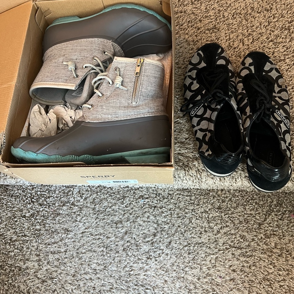 Women’s shoe bundle! Two pair for the price.